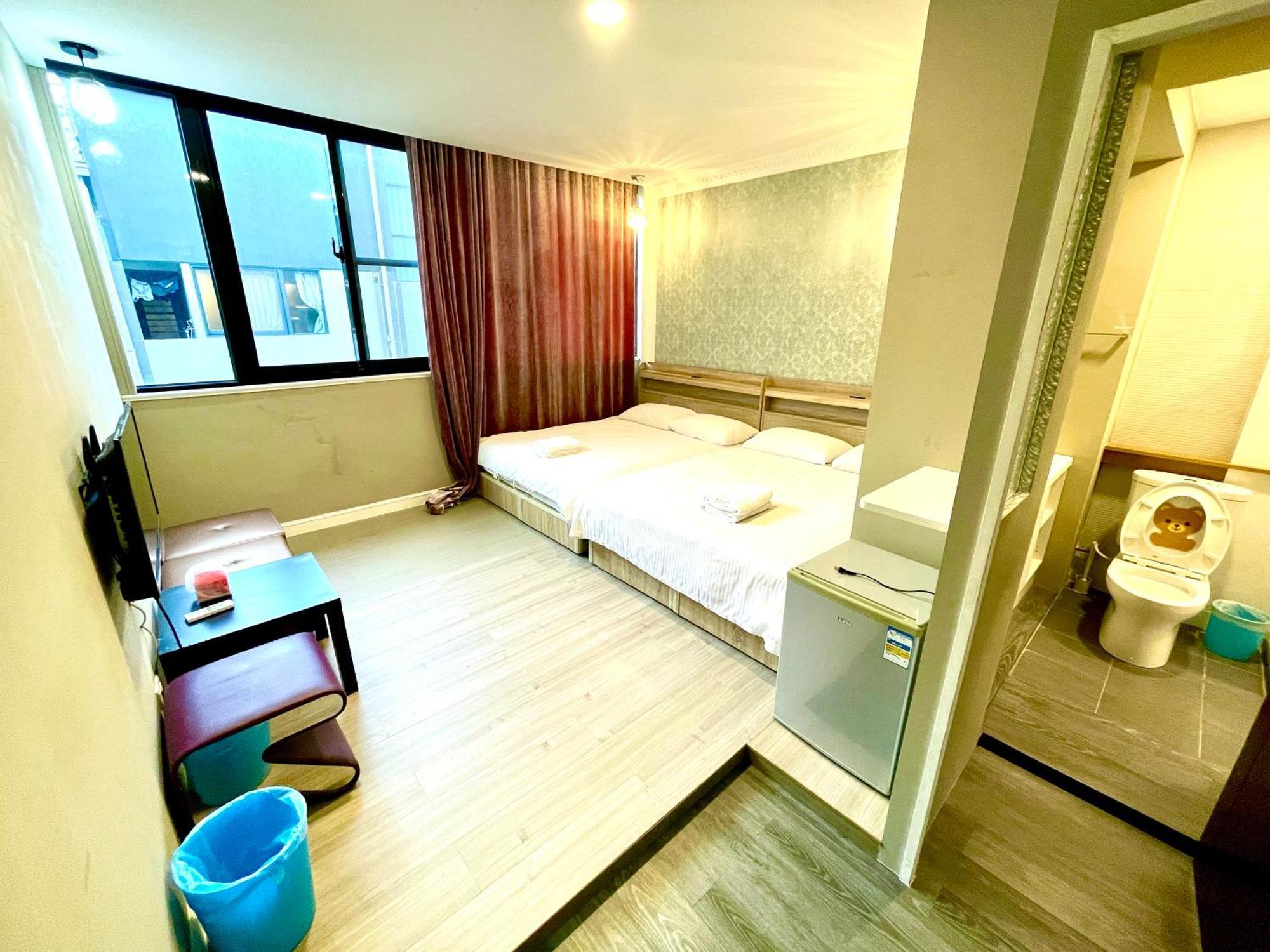 Fengchia Oslo Hotel Тайджун Екстериор снимка
